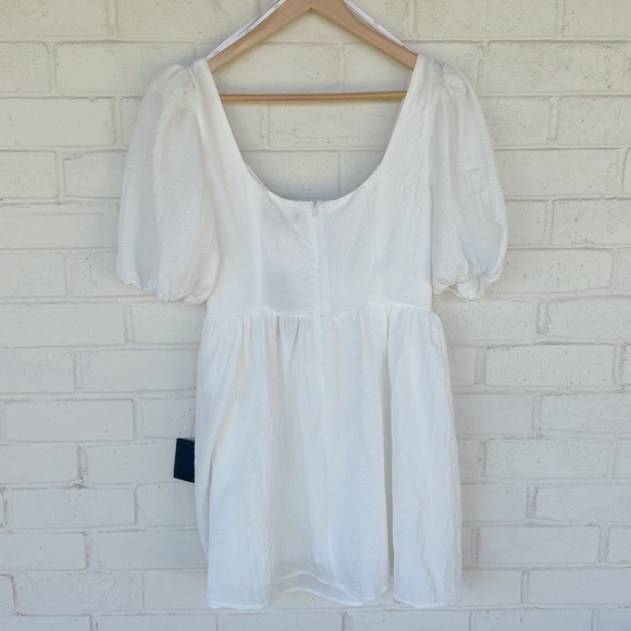 NWT Lulu's Little Bit In Love White Surplice Puff Sleeve Mini Dress L - Picture 6 of 9
